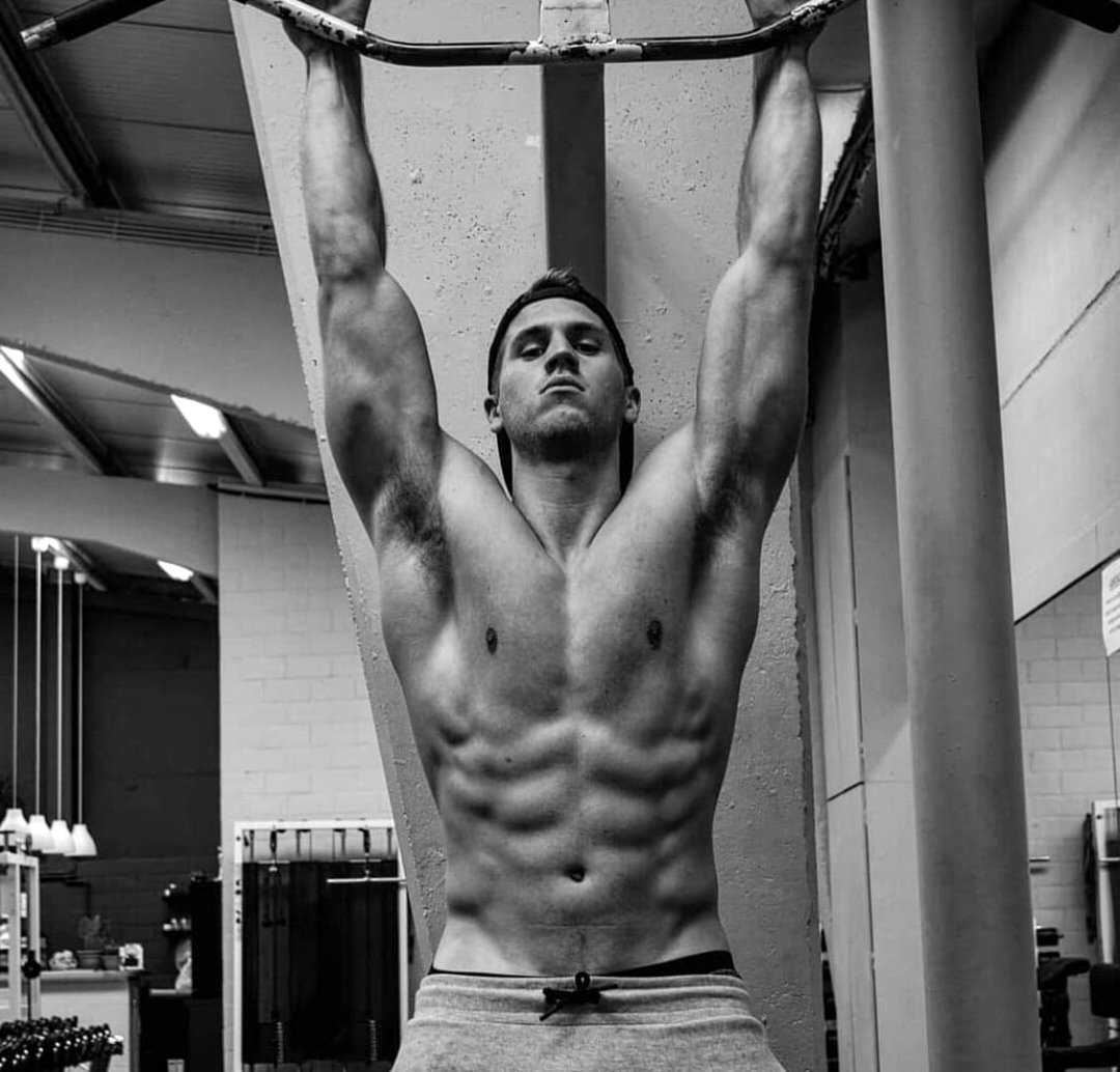 thehealthbender's tweet photo. Everyone wants a six-pack.

But 95% of people don't know how to train their core effectively.

Give me 2 minutes and I'll teach you how to do it: https://t.co/KyTkwy9pdE