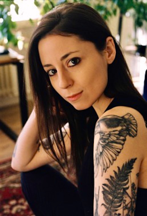 Berlin-based artist Chloe Lula is working with EMS halldorophone. She has been involved with electronic music for more than a decade, combining her classical cello training with electronics, melding granular synthesis with acoustic riffs is.gd/cAfLbO.