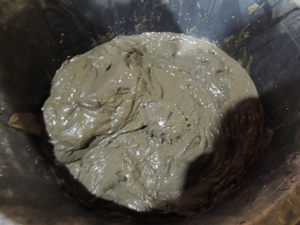 BAS_News's tweet image. Last night the seafloor biology team on #SDAScience tested two types of small trawls to sample animals from the sea floor. The sample came up with lots of mud so we all got messy sieving it away and revealing the amazing creatures inside! 📸@glupglup2