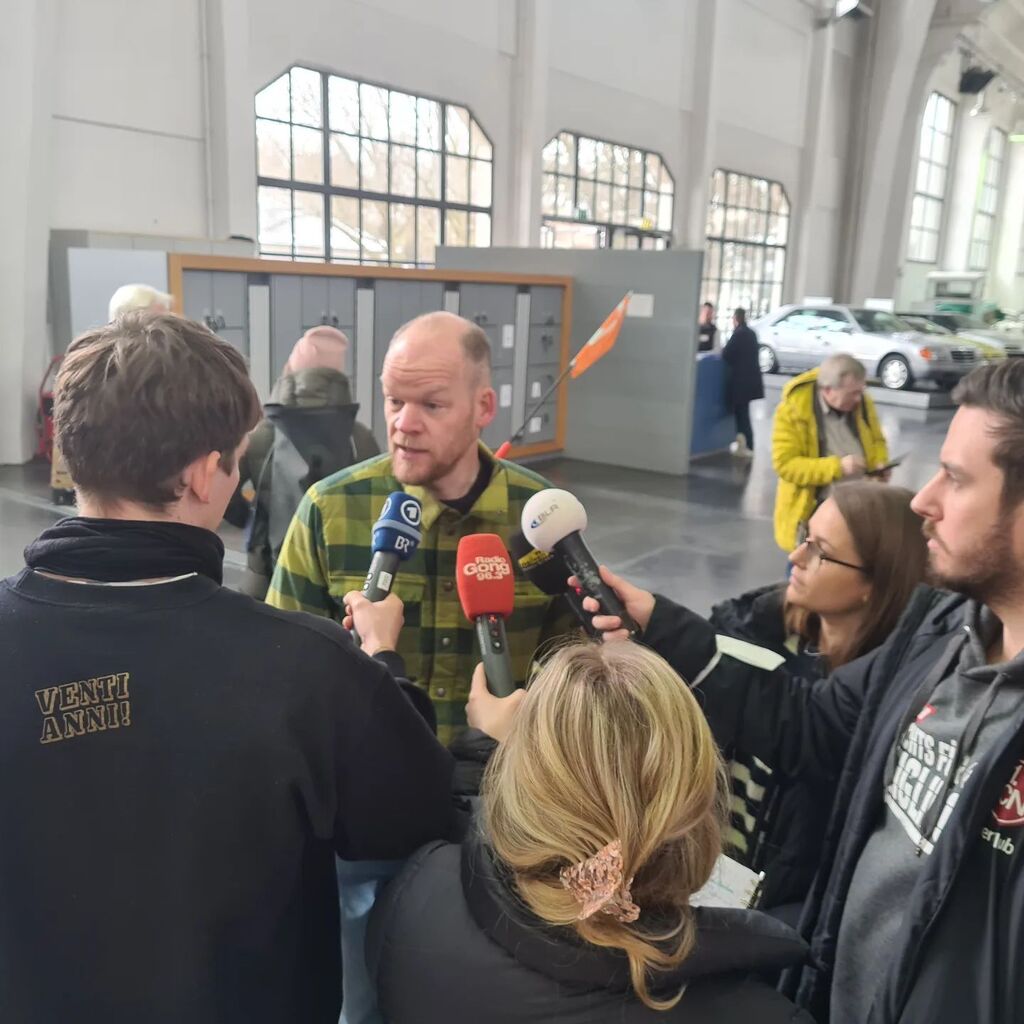 Erst dürfen mal die Radio Kollegen ran #fahrrad #deutschesmuseummünchen #gpsradler instagr.am/p/CpKl2IisUj9/