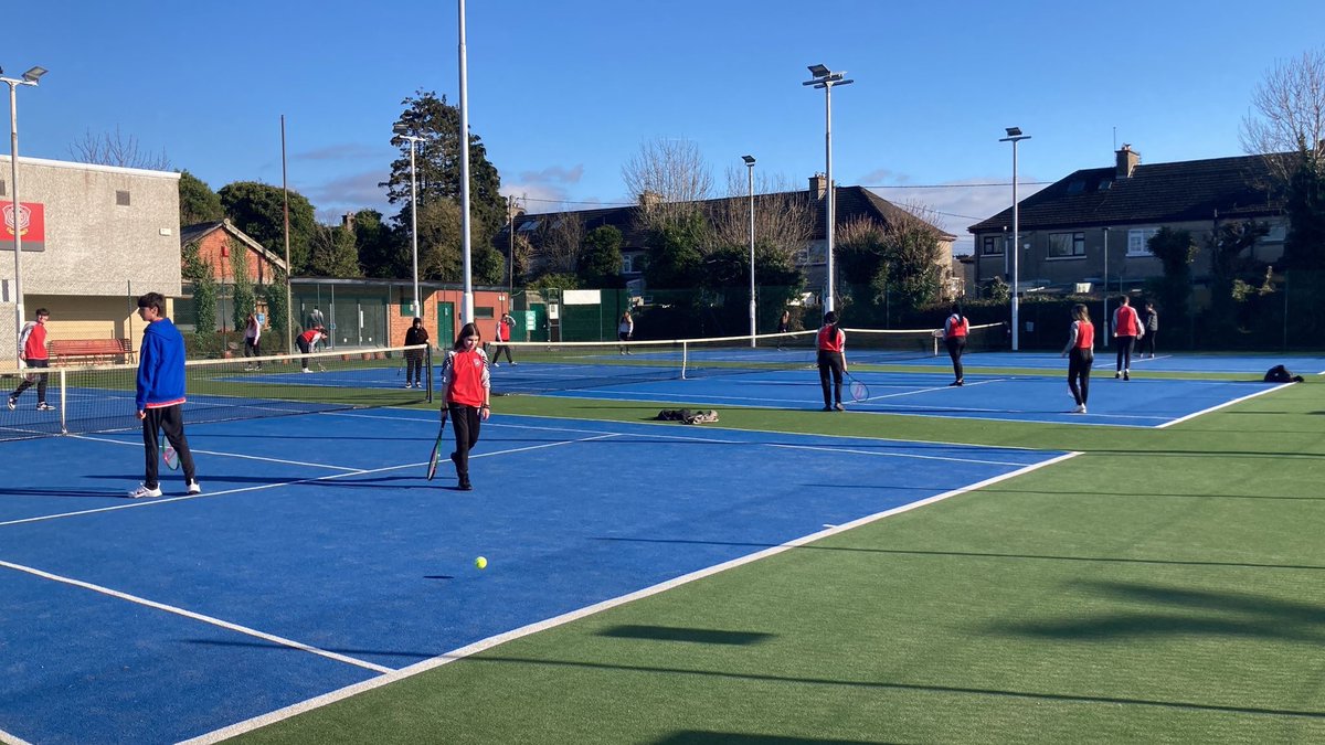 Our TY PE students were getting to grips with some new skills in @tennisciac @InstaLadies 

🏑 @irishhockey 
🎾 @Tennis_Ireland 

A great start to the week 🔥💪🏻