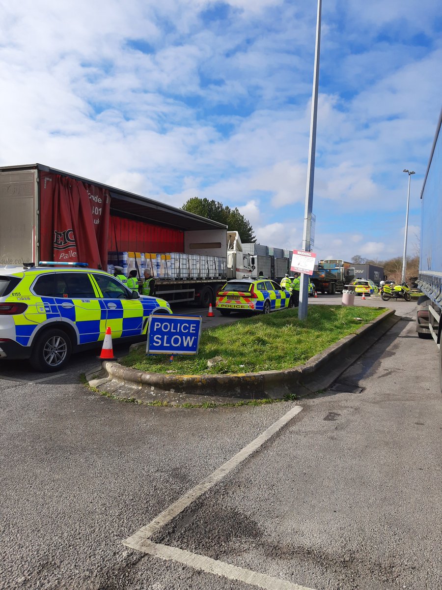 HantsPolRoads's tweet image. Northern Roads Policing Unit, Commercial Vehicle Unit and DVSA teamed up today for a joint operation on the A34. Numerous HVGs were stopped and inspected. Various offences were identified and dealt with via vehicle prohibitions and warnings.

#ItsNotWorthTheRisk

#27671 #CShift