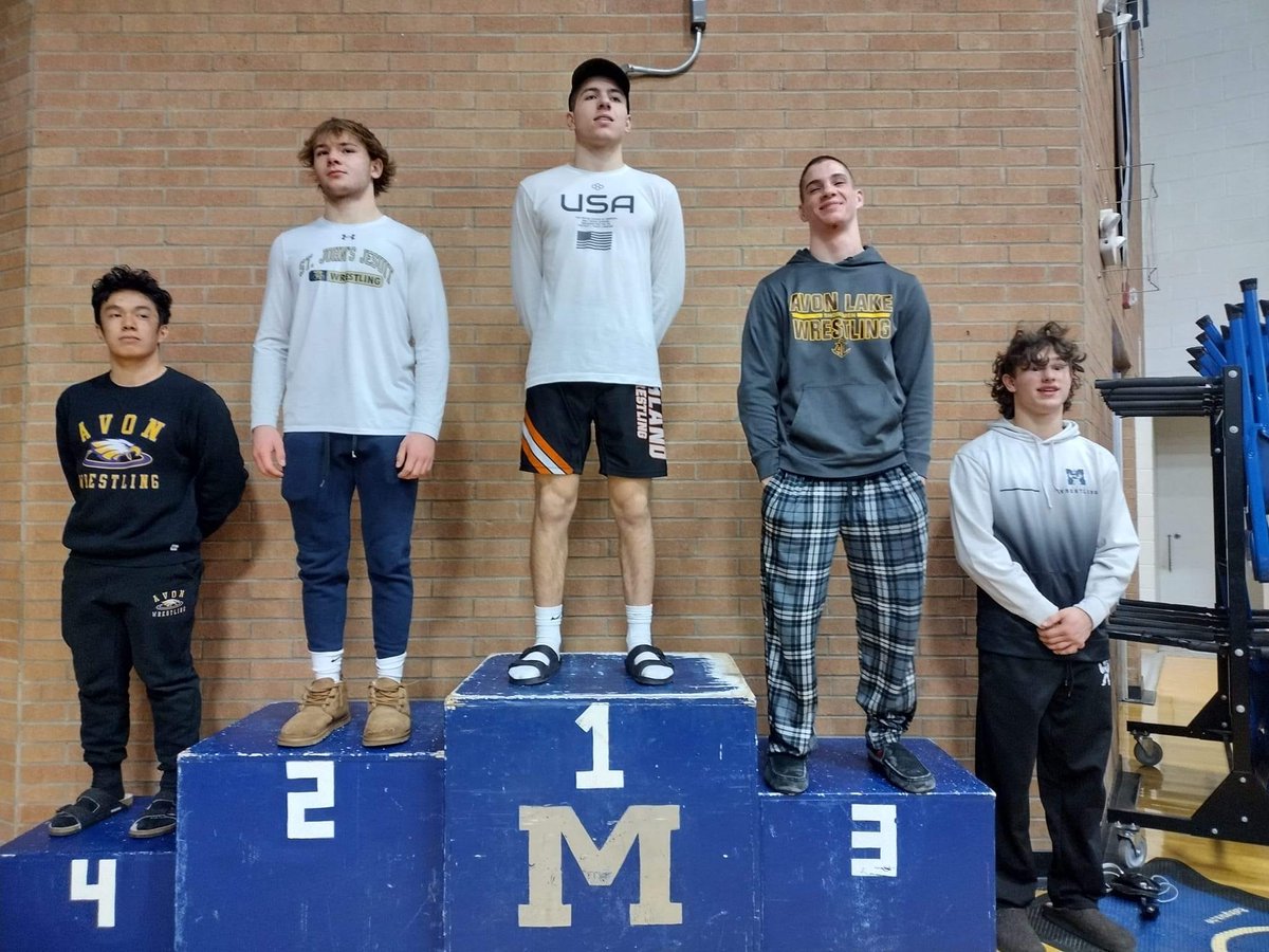 Arrows_Wrestle's tweet photo. The Arrows will be sending 8  to the Perrysburg District next week! 2 Champs, 5 Qualifiers, 1 Alt

120  Korbyn Jones: 1st
132  Milan Parobek: 3rd
138  Tyler Dodson: 4th
150  Noah Fent 4th
157  Jon Metzger: 1st
190  Angelo Seitz: 2nd
215  Cayden Spotts: 2nd
285  Hayden Hensel: 5th https://t.co/by1SBUpcRx