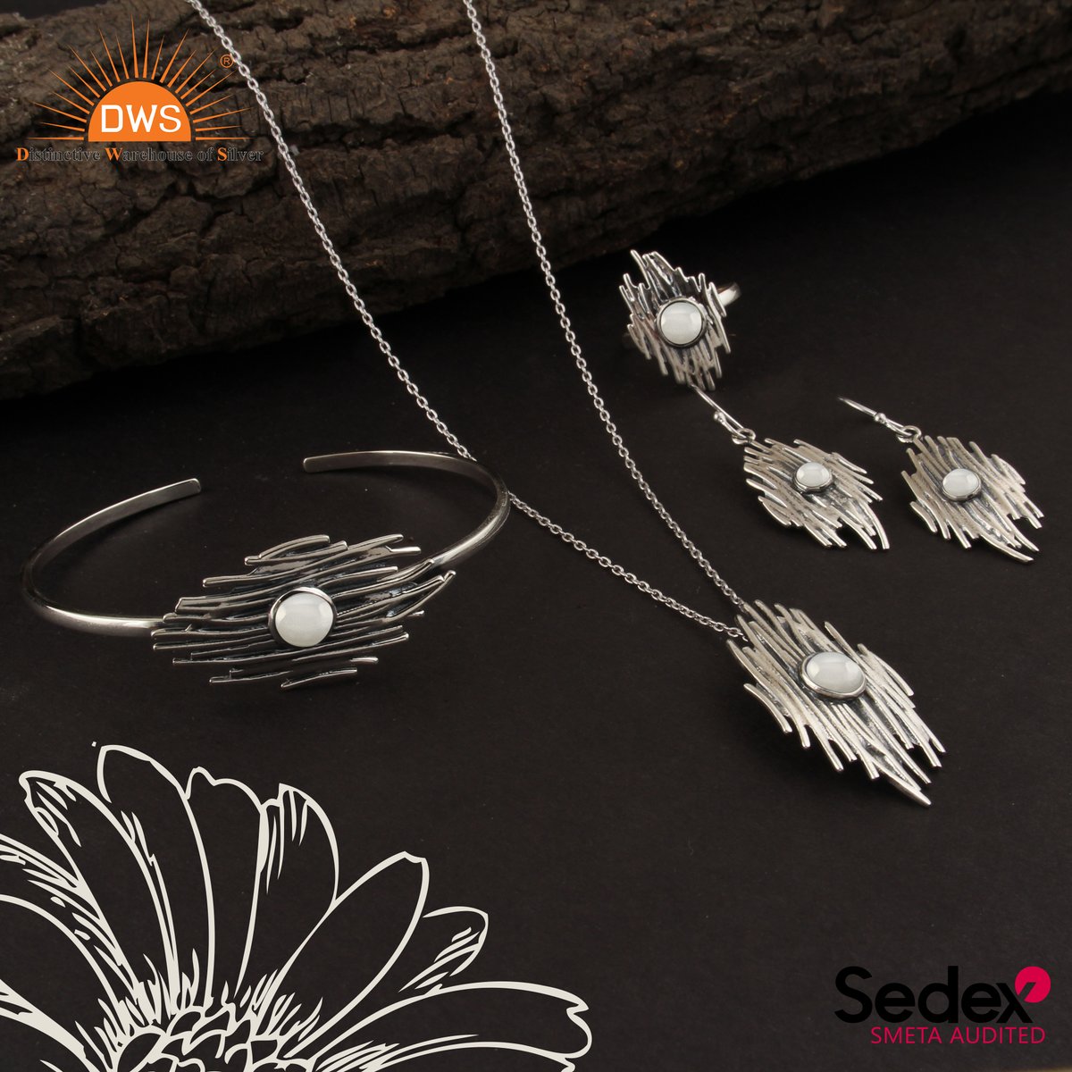 Visit Sedex SMETA Audited DWS Jewellery Store To Purchase White Moonstone Jewellery Set At Reasonable Cost In India.
Order Now: bit.ly/3ZmOCR0

#whitemoonstone #moonstone #moonstonejewelry #gemstonejewelry #gemstonejewellery #jewellerymaker #jewelrymaker