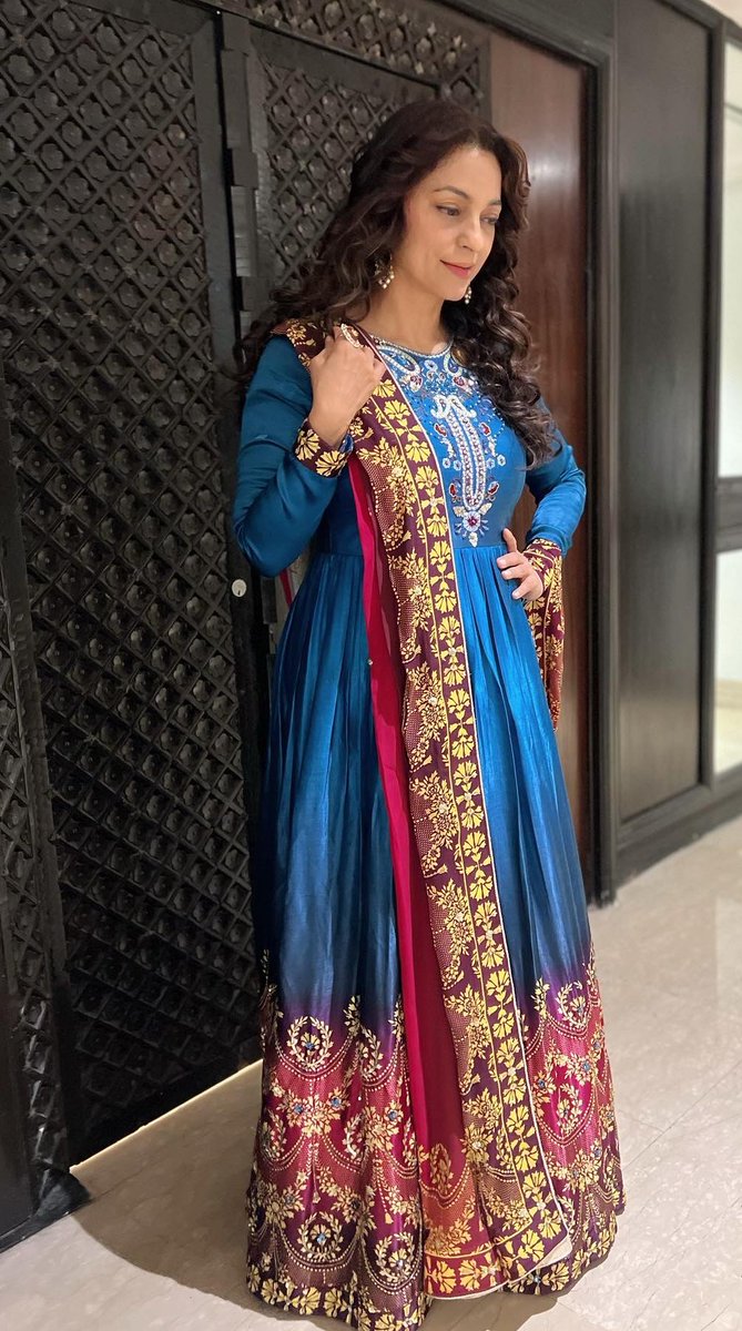 iam_juhi's tweet photo. Grateful beyond words ✨😇⭐️💫

.
.
Managed by : @preet_2612 

HMU : @sangeeta_rawal 

Styled by : @akansha.27 @tiara_gal 

Outfit : @theroyaleum

Ring : @sonisapphire https://t.co/5HuyPCdfYH