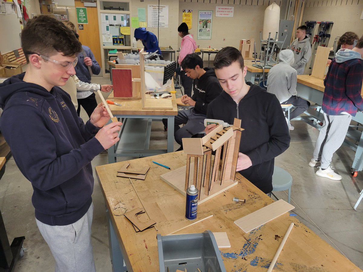 MrMakWGHS's tweet image. Happy Monday after winter break! Great to see these Pre-Engineering students back at it right away at @WestGeneseeCSD High School! @iteea @NYSTEEA #CTE #TechEdu @JET_Woodworking #SMET