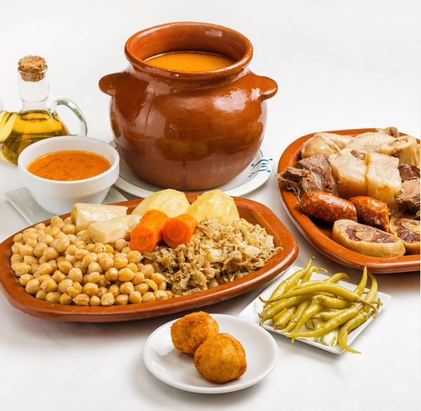 🥣 Hoy es el Día Internacional del Cocido y nosotros lo queremos celebrar conociendo los mejores de Madrid 

👉🏽 Nos lo cuentan <a href="/aliciahpascual/">Alicia Hernández P</a>, de <a href="/conmuchagula/">conmuchagula</a> y Chilo Rivero, del Restaurante <a href="/CasaCarola/">Casa Carola</a>