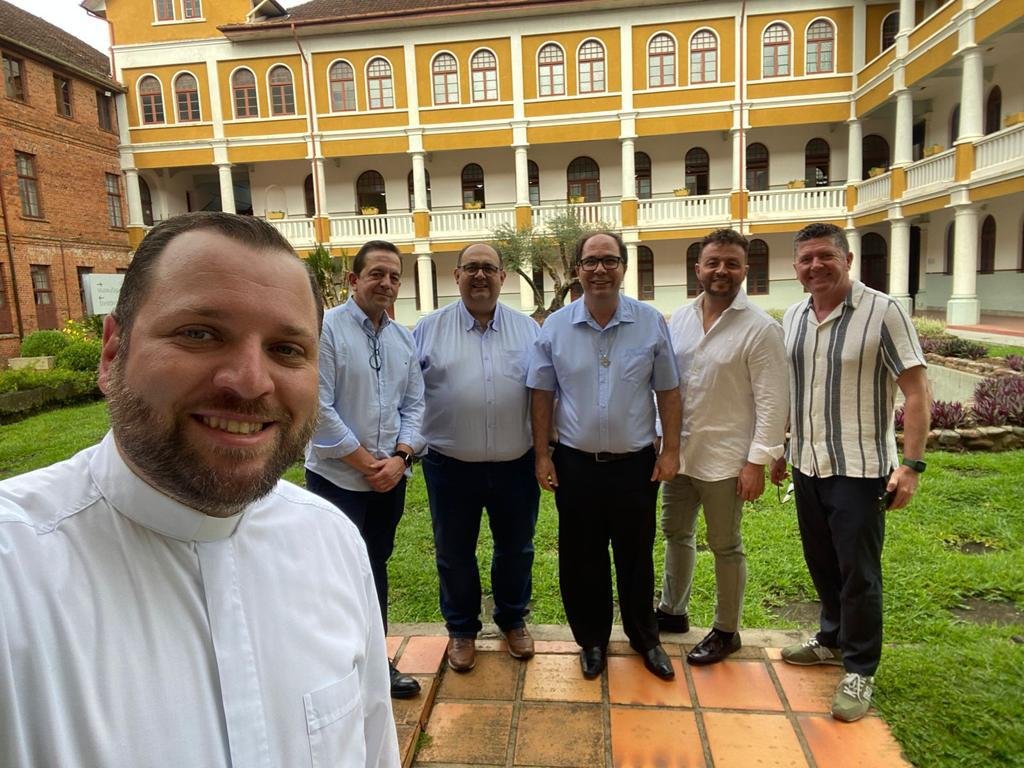 Fllano's tweet photo. Ayer estuvimos visitando al Padre Sildo Cesar da Costa, Padre Superior de la Provincia Brasil Meridional, y al Ecónomo Diego Martín. Ha sido un auténtico placer compartir esta experiencia con vosotros. https://t.co/I97R7lhNOW