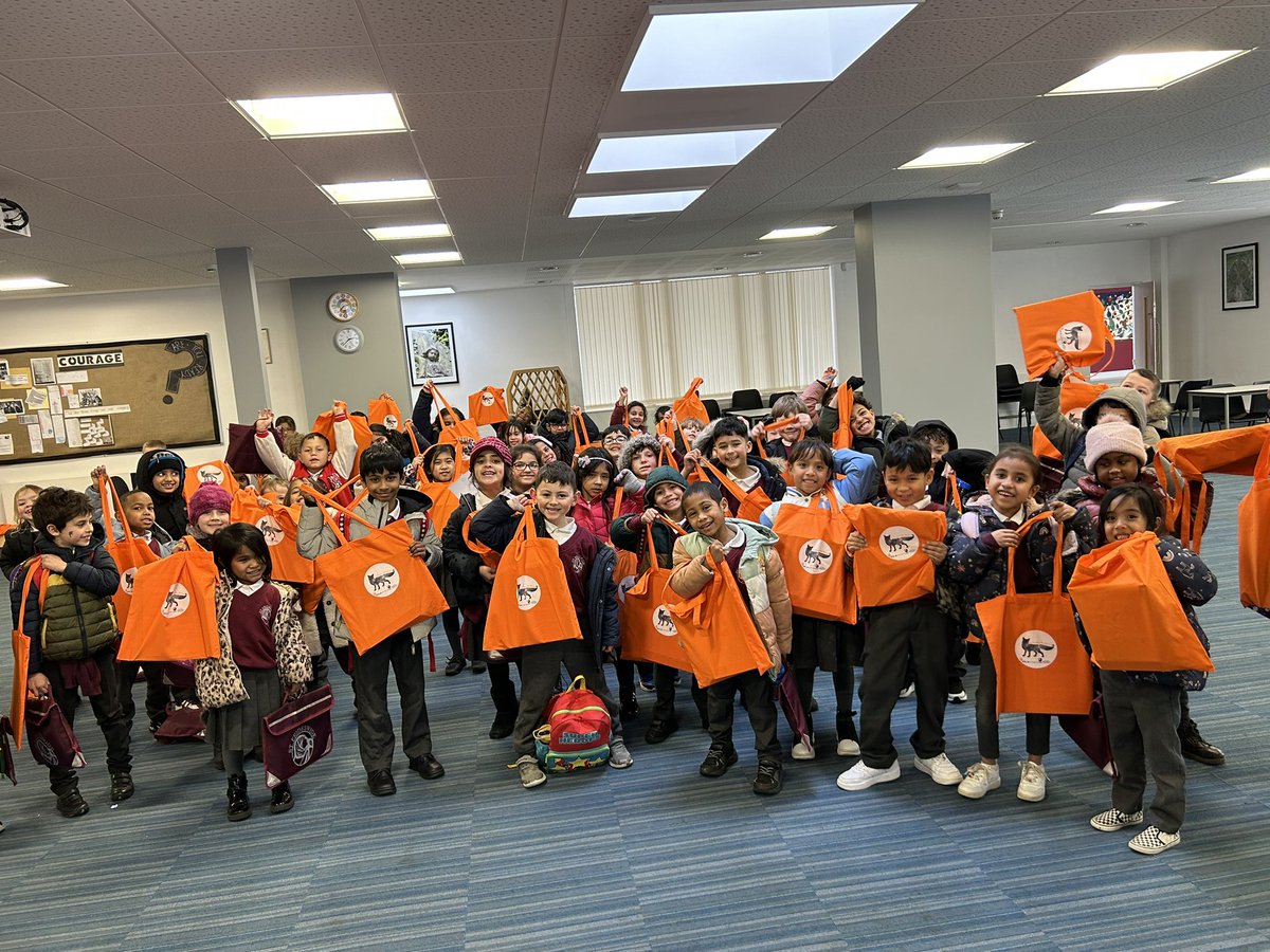 FrideswideOf's tweet photo. We are really excited to be starting a NEW ABC project with researchers from @oxford_brookes and @OpenUniversity The children all received their book bags and the adventure is about to begin. @ODSTschools https://t.co/n6EcREBM72
