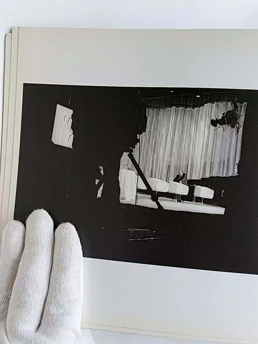IvanLCerullo's tweet photo. Grazie #MaurizioCostanzo - posso solo ricordarti con questa immagine nel tuo studio #Tv. https://t.co/eeZNW1A35d