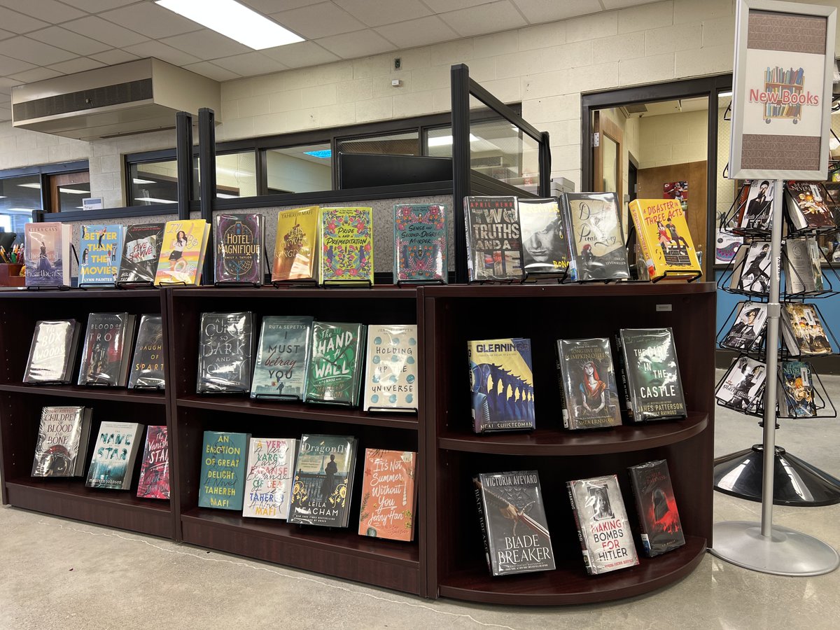 MountaineersMC's tweet image. @HHSMountaineers, a huge book order just arrived at our Library Media Center. Some of the books are requested by you! Stop by to see the collection.  📚#highschoolreaders 📚 #hhsistheplacetobe