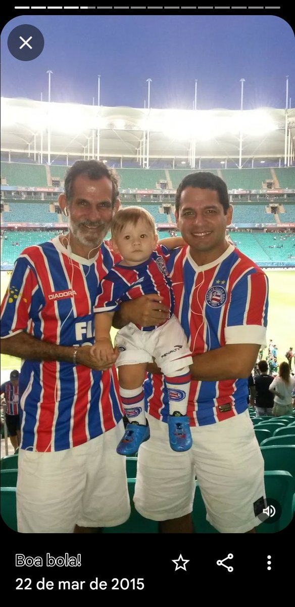 ericksc_'s tweet photo. Lembrança do Google Fotos.
25 de março de 2015. Estreia de meu filho na @itaipavaarenafn .
O placar:
@ECBahia 4x0 Itabuna.
Ontem ele estava abusando os amigos rubronegros pq o Bahia tinha perdido de 4x0 pro @ItabunaOficial
😅😅😅
#BBMP #BAIANAO #exrival #PENTAeliminado @GEBahia https://t.co/gt6tyZFEca