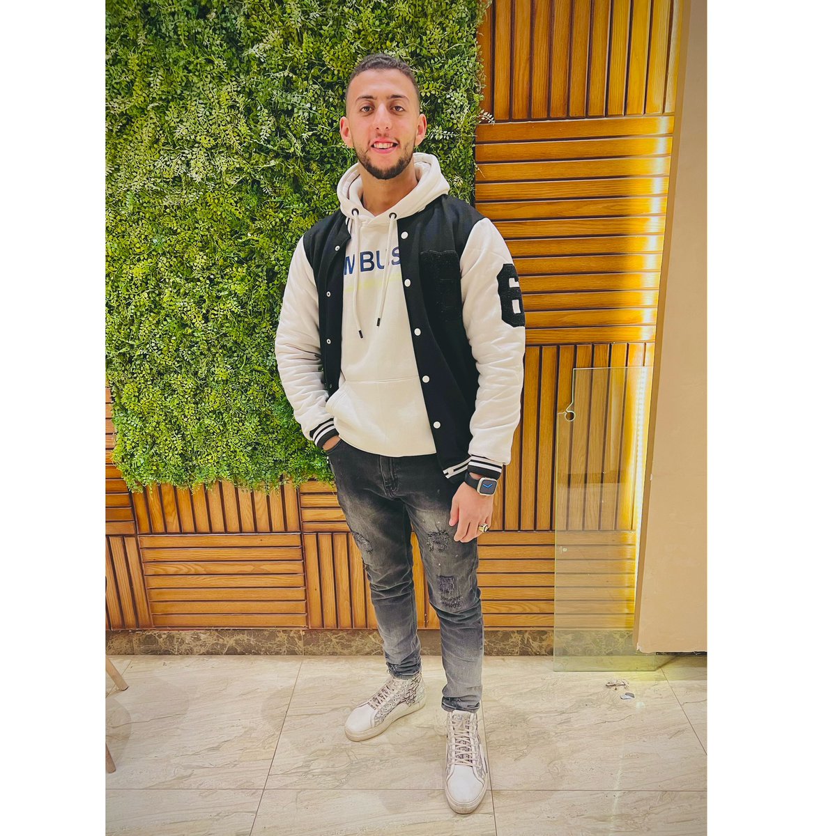YousefBondook's tweet photo. سنين بنغرب واتارينا بنشرق من كتر المشي كانت رجلي بتشقق🔝🔥 https://t.co/q6O5wqkMei