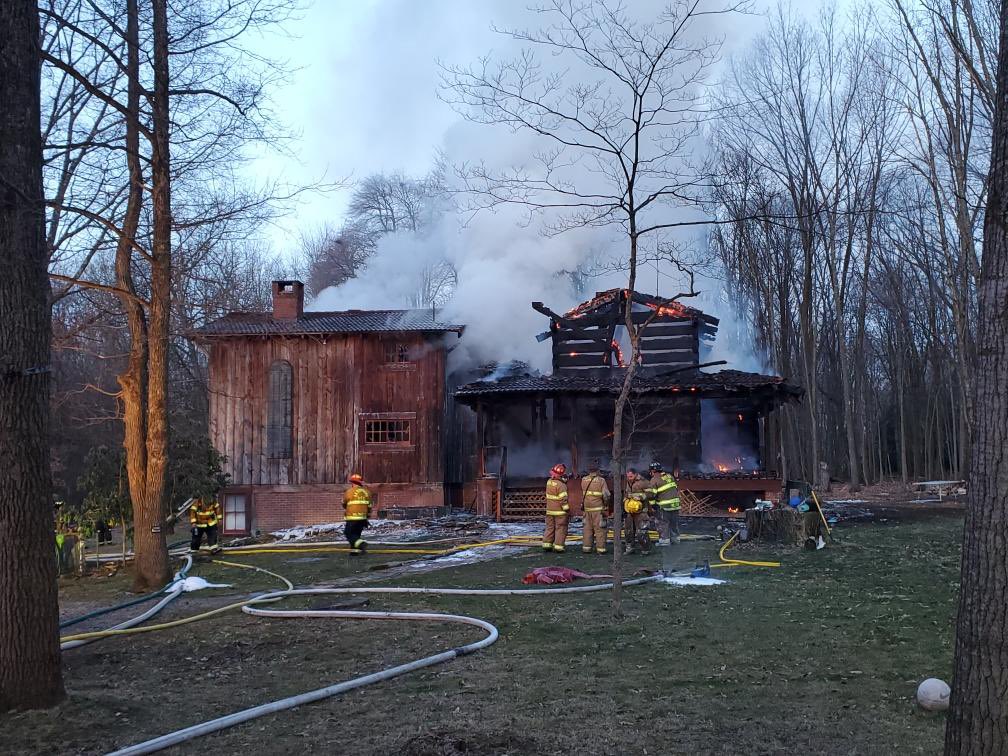 #BREAKING Six people made it out of a house fire on Three Degree Road in Penn Township, Butler County this morning. Penn Township police said a caller said the fire started on a porch of the 2-story log cabin. No injuries. <a href="/KDKA/">KDKA</a> (Photos: Cpl. Jack D. Ripper, Penn Township police)