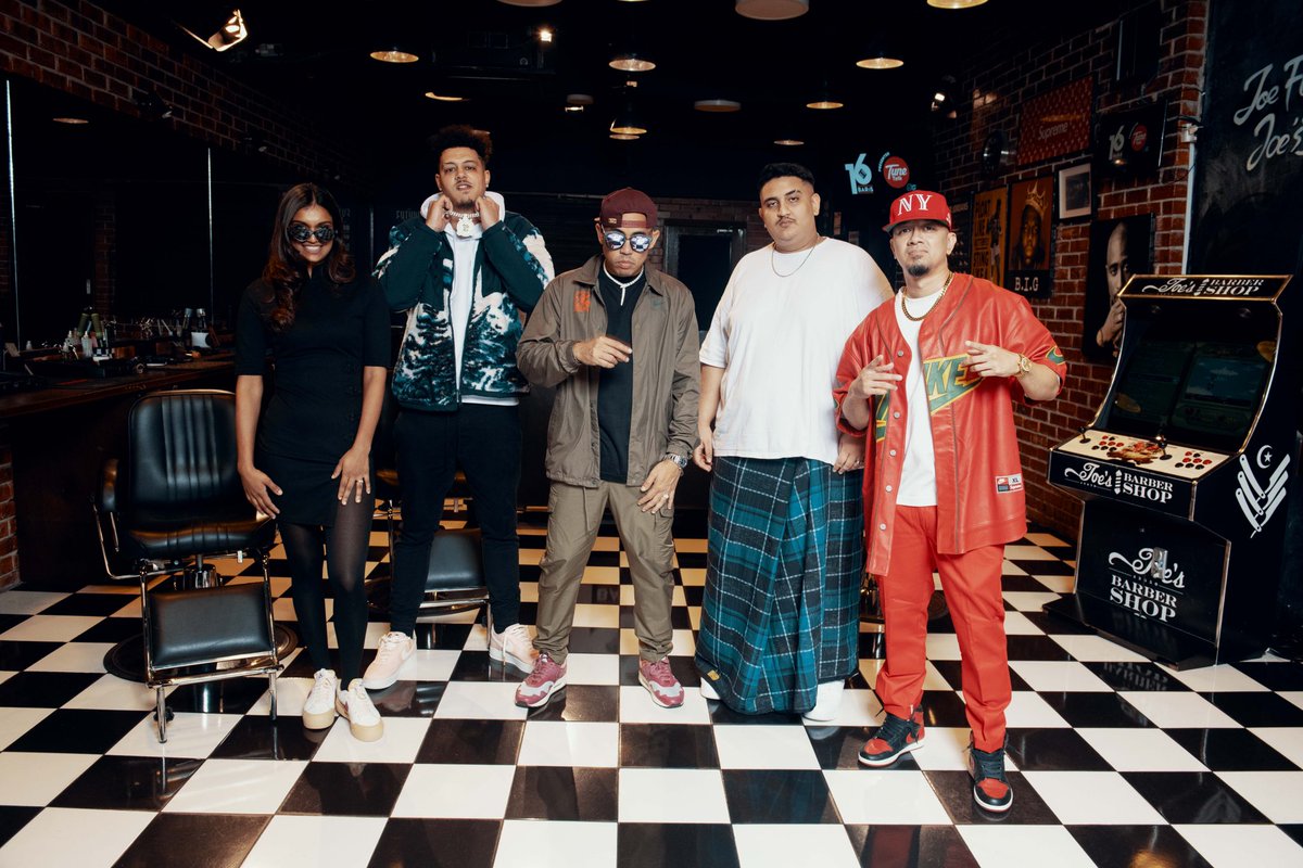 16BarisOfficial's tweet photo. Have y'all watched the last episode of #16Baris Season 3?! @yunohooooo x @abangsapau_ x @zone6ix ➡️ https://t.co/rxg4pIpDfi 

#16BarisxTuneTalk #GoBeyond #AirForce1 #DefJamMsia #UniversalMusicMalaysia #WeAreRocketfuel https://t.co/fgWJ0oU1lg