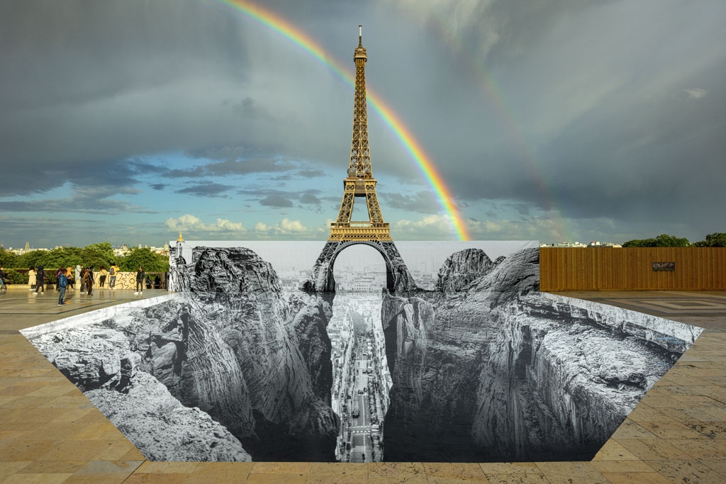 JR
"Trompe l'oeil, Les Falaises du Trocadéro, 21 de mayo de 2021, 20h03, París, Francia, 2021"
Impr.Glicée laminado con cristal y montada s/panel de aluminio
Año: 2021
Dimensiones: 64 x 96 cm
Tirada 247 ejemplares
Heni Editions Catague Numbre:JR1-3
Firmada y numerada en reverso