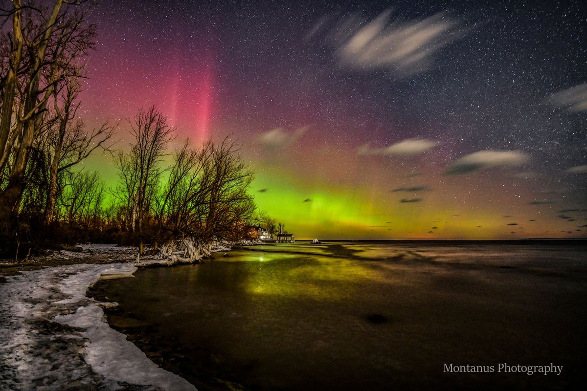 JamesMontanus's tweet photo. Wild night of northern lights in Rochester last night! It went on all night non-stop. I pulled another all-nighter, and just ran out to grab the sunrise. Time for bed! https://t.co/TiXVN8x98C