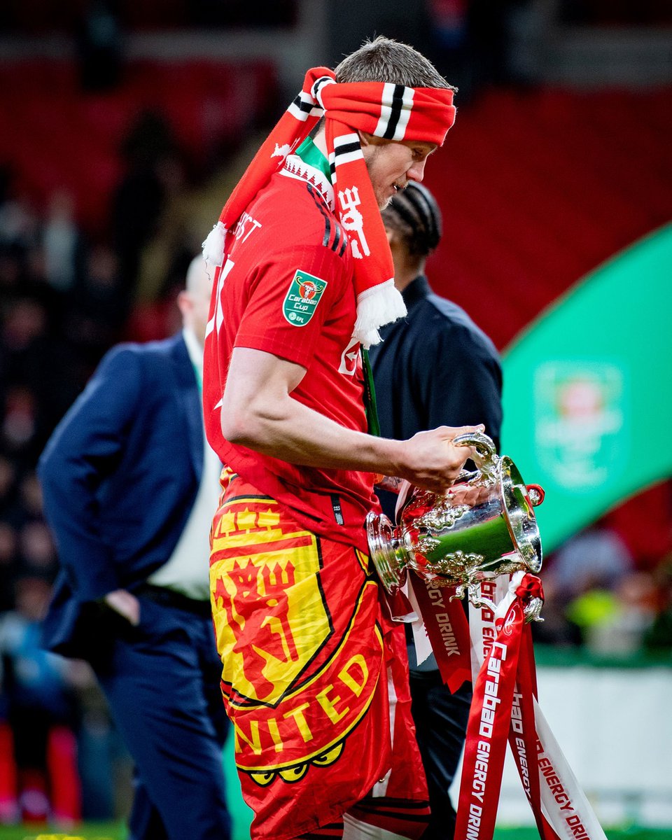 manutd_world's tweet photo. Wout Weghorst: "Ini adalah mimpi masa kecil. Impian masa kecil untuk bermain untuk klub yang luar biasa ini. Untuk bermain di final dan menjadi pemain penting di final itu dengan gol kedua, itu luar biasa. Saya tidak dapat menggambarkan perasaan saya." https://t.co/5WblVvUHpg