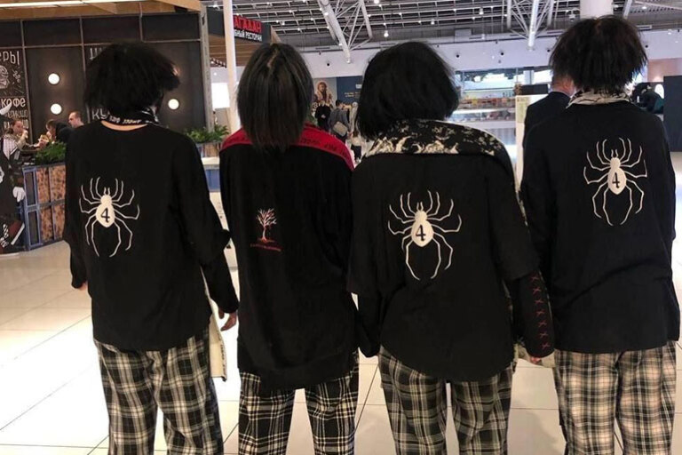 Madcore23's tweet photo. If you all wonder what is hot topic in Russia right now: 

Now there is a gang of fucking weebs whos going around Malls beating gopniks. Yes, they are using hxh's Phantom Troupe tattoo as gang sign. https://t.co/qXPcuY0CCc