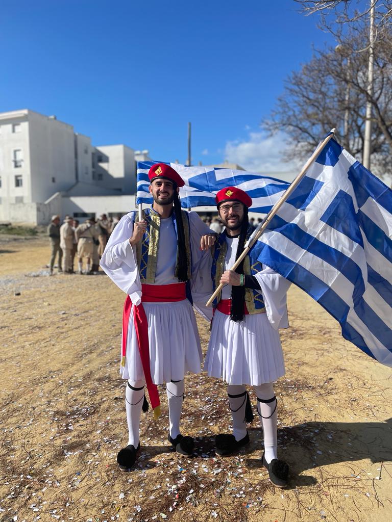 josehc18's tweet photo. Un día vas con el mayor de los piciazos y otro llevas el disfraz más bonito 💙🤍

Esto es Carnaval no? 🎉🎉 https://t.co/O8bFSYAbyi