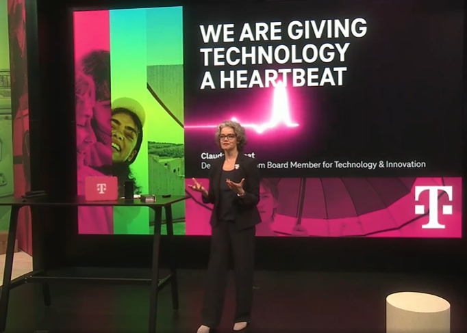 #MWC23 Meine Lieblingsthemen in meiner Lieblingsstadt!🌴

Jetzt einschalten beim Livestream zum #MWC in #Barcelona. Unter dem Motto "Giving technology a heartbeat“ präsentiert @claudianemat 
<a href="/deutschetelekom/">Deutsche Telekom</a>-Innovationen bei Netzen &amp; digitalen Anwendungen👉livestream.telekom.com/2023/mwc/index…
