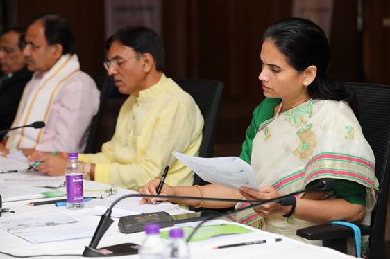 PIB_India's tweet photo. 2-day #ChintanShivir of @MoHFW_INDIA on 'Drugs: Quality Regulations &amp; Enforcements' concludes at Hyderabad, Telangana

Our vision is to be known as the world’s most respected and recognised drugs regulator, says Union Minister @mansukhmandviya 

Details: https://t.co/cMnkl6bT39 https://t.co/WR2bFyUYt0