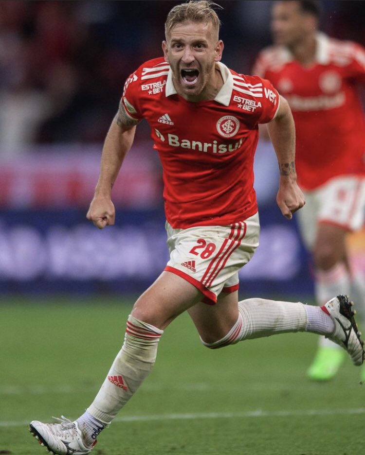 fut_rs's tweet photo. Quem irá decidir o clássico GreNal nesse domingo? https://t.co/tSkMgunfJy