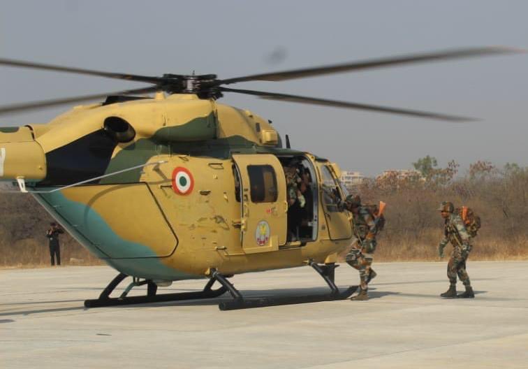 IaSouthern's tweet photo. #ShivneriBrigade rehearsed Special #HeliborneOperations from #AdvancedLightHelicopter honing skills of insertion with stealth during various operational scenarios. Multiple aspects coordinated with #ArmyAviation for seamless execution in the #PathToTransformation.
#DesertCorps https://t.co/OdcSd0r47y