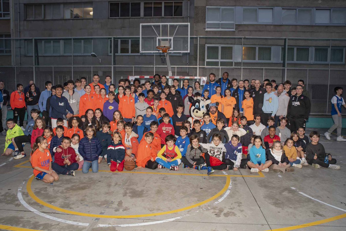 Planazo‼️‼️
Vete buscando un sitio <a href="/tomitx10/">Sergio TR</a> 

¿Viste la que liamos en San Pablo el pasado martes?
y eso que era martes de #entroido en #Coruña

El <a href="/basquetcoruna/">Leyma Basquet Coruña 🍊</a> está en racha y nosotros debemos seguir apoyando al #equipo 

<a href="/pablopas_/">Pablo Alonso 🍊</a> me echas una mano para convocar?