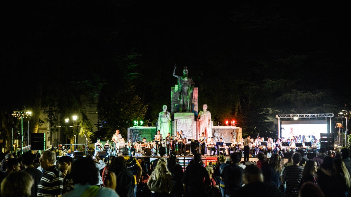 #Mendoza #Vendimia2023 
Desvío de #transporte por la Festa In Piazza 
El tradicional festejo en la Plaza Italia de la <a href="/ciudaddemendoza/">Ciudad de Mendoza</a> comienza este martes 28 de febrero y se extenderá hasta el 2 de marzo. 
¿Cómo serán los recorridos que circulan por esa zona? ⬇️