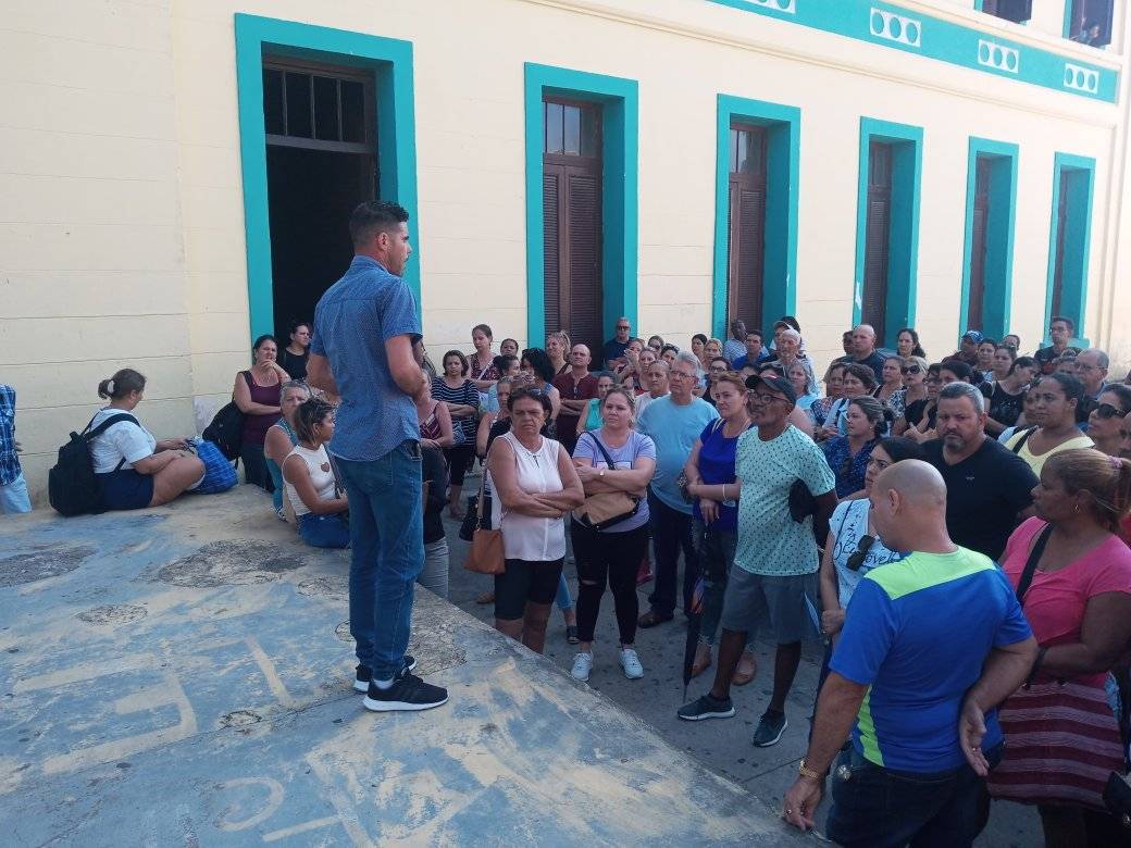 Se llevaron a cabo las escuelas de educación familiar en el IPU Jose Luis Dubroc donde se reflexionó y capacitó con los padres para las elecciones del 26 de marzo. #dmemtz #MatancerosEnVictoria #VotoUnido #MejorEsPosible #GobMtz <a href="/dtor_educmtz/">Casanova Director de Educación ProvincialMatanzas</a> <a href="/SuselyMorfaG/">Susely Morfa González</a> <a href="/elsa_ena/">Ena Elsa Velázquez Cobiella</a> <a href="/gpppmatanzas/">Gobierno Provincial del Poder Popular en Matanzas</a>