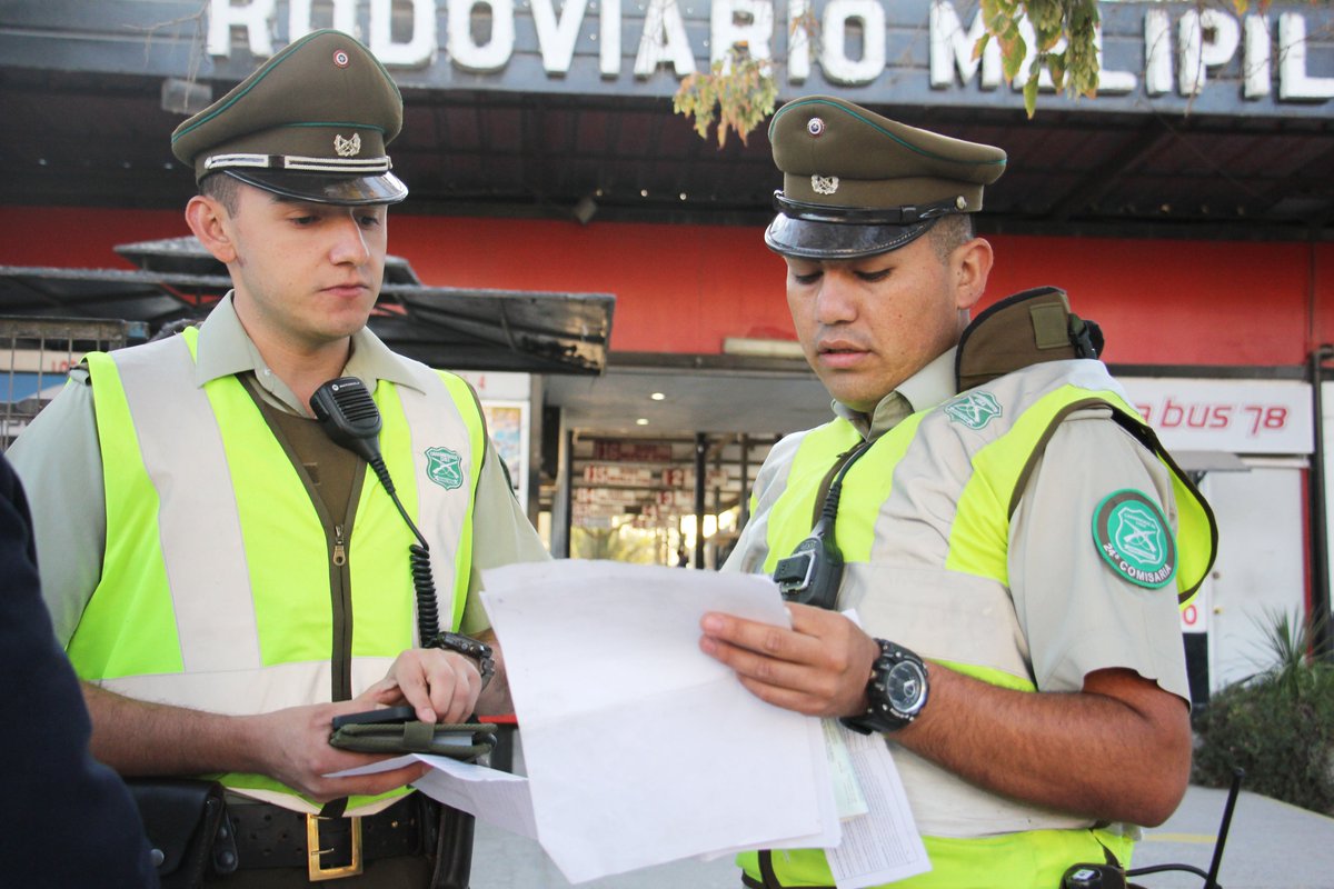 DPPMelipilla's tweet photo. 📌 Esta mañana, nuestro Jefe Jurídico de Delegación, #JorgeZuñiga, acompañó a Carabineros en operativo de fiscalización a conductores de transporte público en Rodoviario Terminal de buses de #Melipilla
En el lugar, se revisó la documentación de vehículos...
#SigueHilo 1/2 https://t.co/LU2CADK3tS