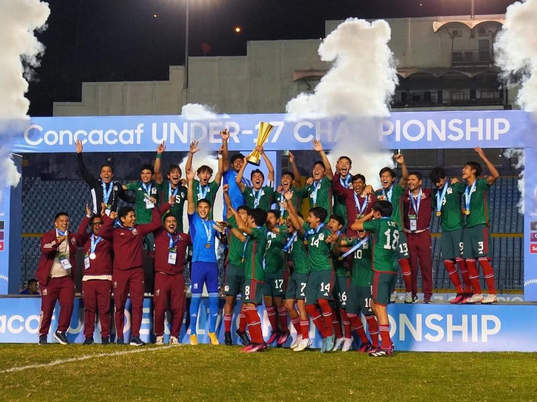 👏¡Dos #RojiblancosDeSelección Campeones del Premundial Sub17 + boleto al Mundial! 🏆🇲🇽

🔥 Isaac Martínez | Samir Inda 

#CanteraRojiblanca 🔴⚪️