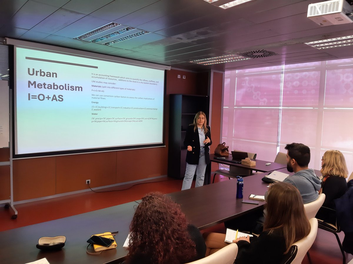 Las ciudades no se desmaterializan, se re-materializan.

Hoy en nuestro seminario debatiendo con Teresa Domenech @ind_symbiosis @Ingenio_CsicUpv @UCL_ISR el rol de la economía circular en la #descarbonización de #ciudades #MissionCities