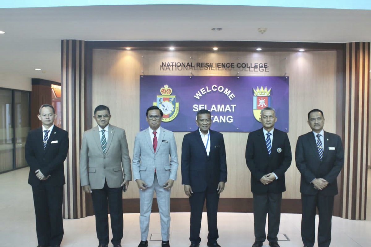 alazharri's tweet image. Today my letcure on Malaysia Madani at National Center for Defence Studies in Putrajaya. Thanks Malaysia Arm Forces (MAF).