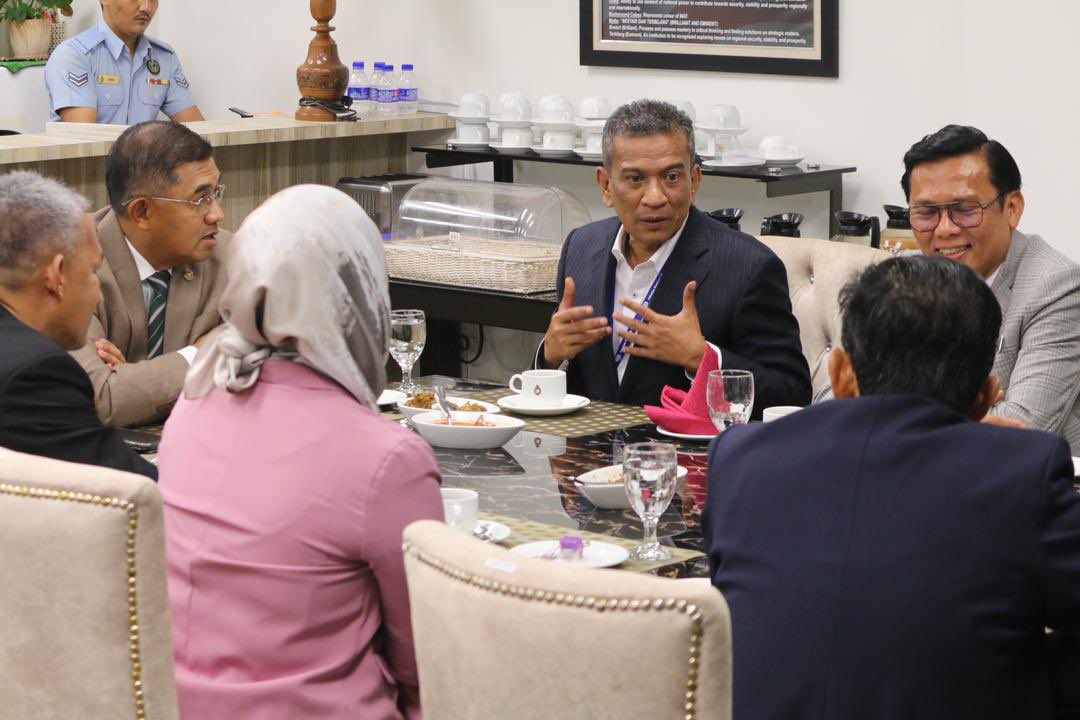 alazharri's tweet image. Today my letcure on Malaysia Madani at National Center for Defence Studies in Putrajaya. Thanks Malaysia Arm Forces (MAF).