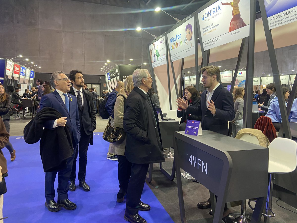 nmarti1212's tweet photo. Arrenca la #MWC23 i el #4YFN amb plena activitat! Des d’avui fins dijous ens trobareu a la zona #health del @4YFN_MWC amb 20 empreses del sector #bioregio @biocat_cat @accio_cat @AQuAScat Avui ens ha visitat el candidat a l’alcaldia de Barcelona @xaviertrias https://t.co/FNtlLtehwg