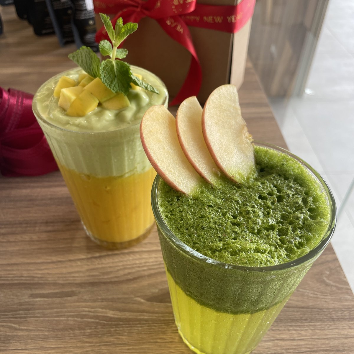 Nemu Bakery Shop baru di daerah Setrasari, nuansa nya jepang-jepang gitu.

Tempatnya one stop solutions banget sih.
Bisa dine in, vibe nya tenang, hommy, dan menu nya lengkap.

Cake, bread, makanan berat, minuman? Ada.

Here we go, Kame Bakehouse.