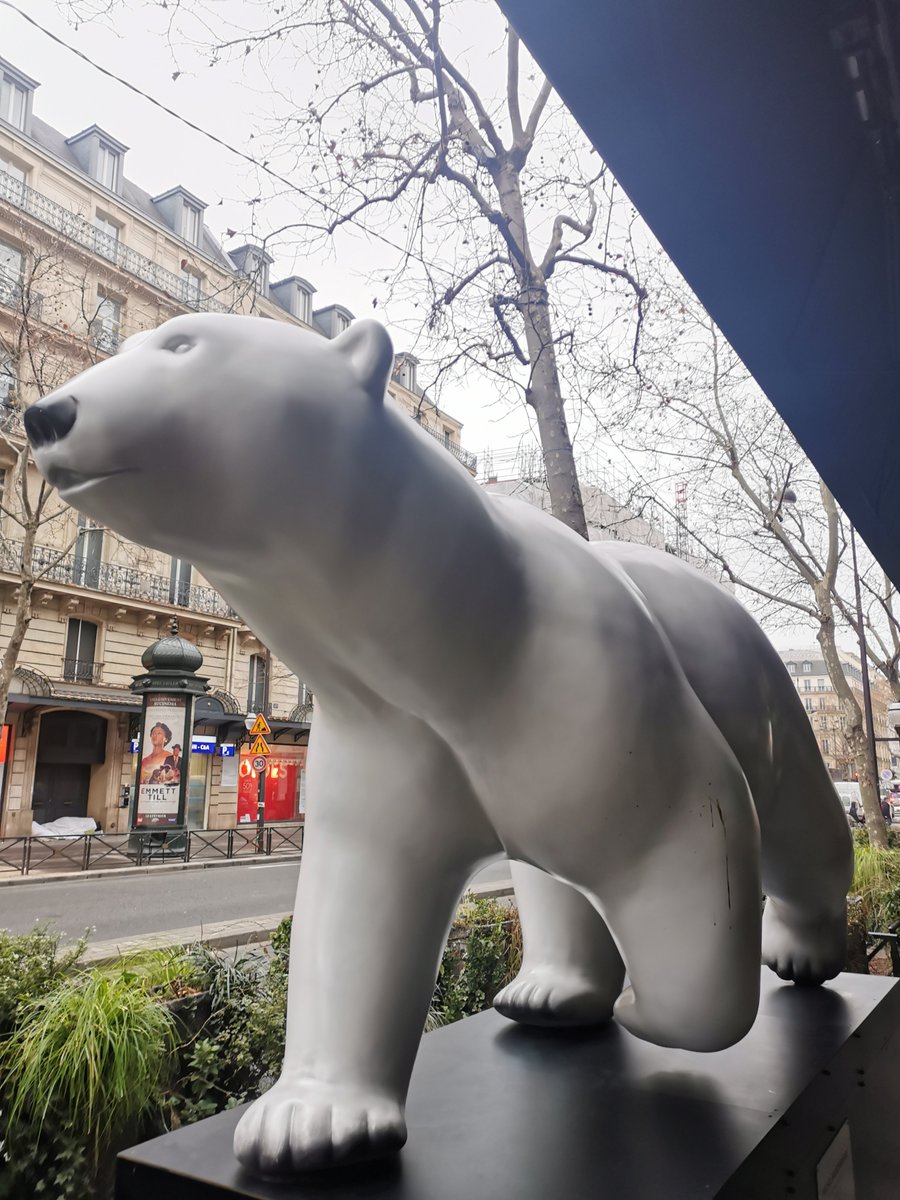 parisfriendly's tweet photo. Fragiles colosses, une exposition en plein air gratuite dans le quartier Haussmann 
✏️ 7j/7, 24h/24 (du 1er février au 31 mars 2023)
📍   Boulevard Haussmann, 75009 Paris
✔️ Sans réservation
❤️ https://t.co/dPCo8BiyX8
#exposition #fragilescolosses #sculptures @BassompierreArt https://t.co/hwO0xP9PfK