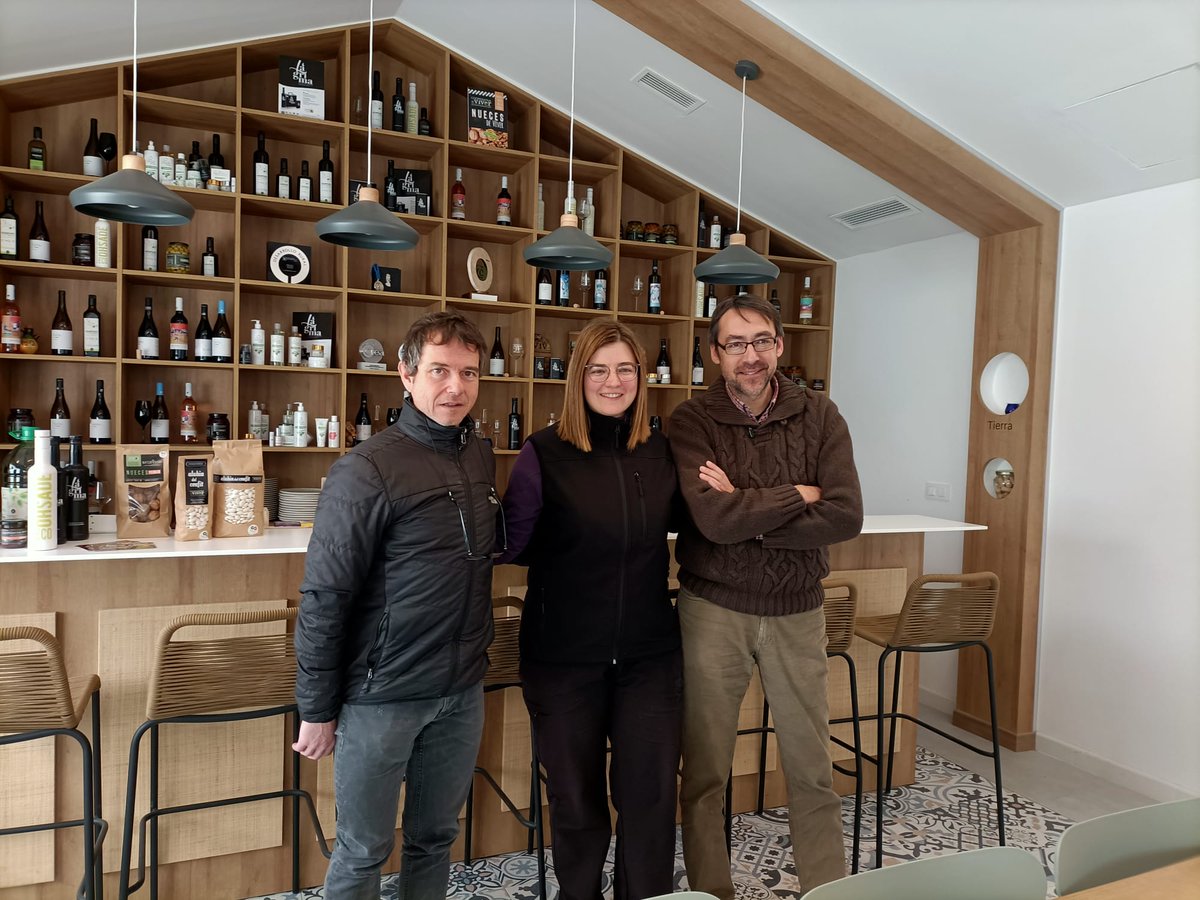 CoopsAgroCV's tweet image. Hoy comienzan en el marco del #ProgramaCULTIVA, impulsado por el @mapagob, dos de las estancias de jóvenes agricultores en explotaciones modelo vinculadas a #cooperativas agroalimentarias valencianas.
#CULTIVA22 @redrunacional @CoopsAgroES