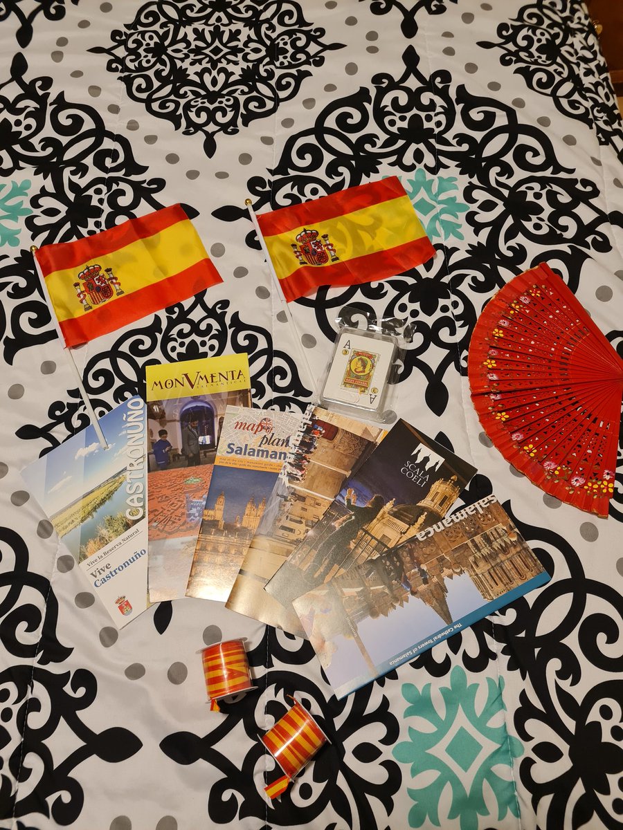 mariapercas's tweet image. Me he traído un poquito de España en la maleta. Voy a contárselo a los alumnos de #carmangaryschool @crafloridaduero @educacyl #COMUNICA_ACCION #formacionCyL #internacionalizaCyL