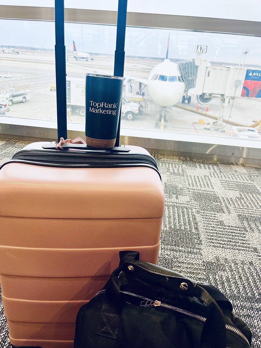 And away we go ✈️   

Excited for the next few days with @B2BMarketingEX - repping @toprank & ready to #elevateB2B with fellow #b2bmarketers! 🎉💃🏼🙌 

# b2bmx #b2bmarketing #b2bmarketer