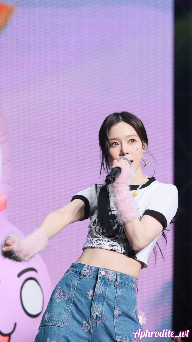 Aphrodite_wt's tweet photo. 230226 #aespa #에스파 #WINTER #윈터 https://t.co/Rmx3Y1FxeK
