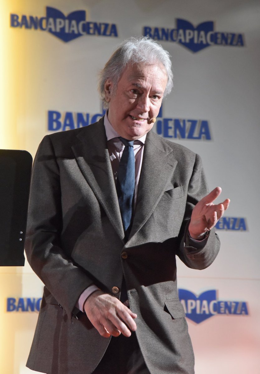 bancadipiacenza's tweet photo. Tedeschi e Beretta e la Divina Commedia è servita. Successo al PalabancaEventi per il melologo su Dante. Leggi i più al link https://t.co/lEcP7b8sb6  #BancadiPiacenza https://t.co/8OtS1bcGX3