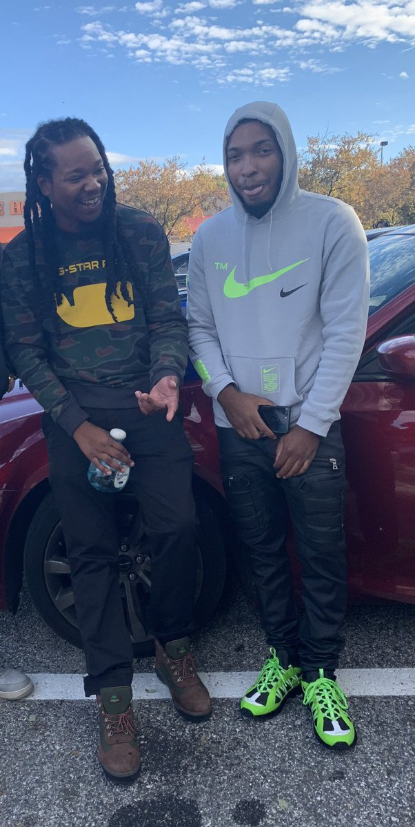 Aye_Coop's tweet photo. Happy Bday my MF boy 🕊️@ImNotSpotlight 🕊️ #LLTerry💜
“6800 block, yeah we on the Block” https://t.co/nD2c9GAifr