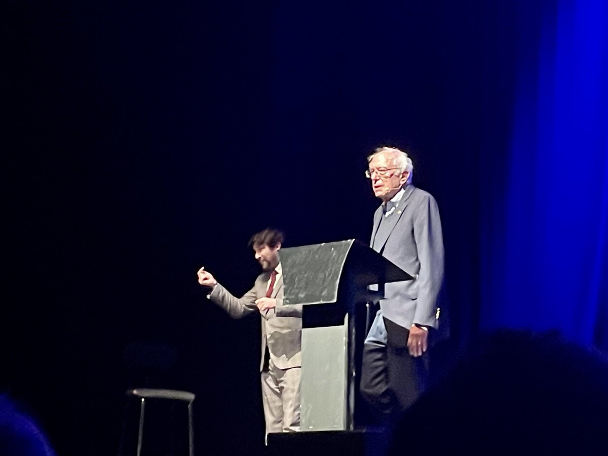 OurRev305's tweet photo. BBB: Bernie in Brighton with Boyle! #ReadTheBern #BernieSanders
Billed as: “The longest-serving independent in Congress, the leader of democratic socialism in America, and a hero to progressives across the globe, Senator @BernieSanders joins Frankie Boyle to take on the 1%.” https://t.co/WbtPpglKpX
