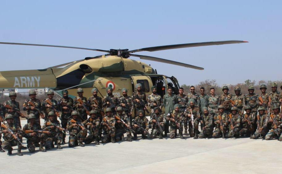 NewsIADN's tweet photo. Special #HeliborneOperations by #ArmyAviation on #HAL #Dhruv

#IADN https://t.co/jb06Wpjmoc