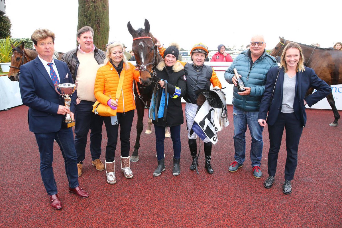 Pasquier Stéphane (@pasquito60) on Twitter photo 🔥2️⃣1️⃣6️⃣e Q+ à <a href="/hippocotdazur/">Hippodrome de Cagnes-sur-Mer 🏇</a> avec 🥇CRAPS‼️ 🔥
👤M. Rulec
🎩Mme A. Wilde
Prix de Grasse - Hand. - 2150m
Merci à notre partenaire <a href="/SandraBiloe/">Biloé Joaillerie Monte-Carlo</a> et <a href="/eqwinapp/">EQWIN</a> pour leur soutien 💪🏻
#galop #jockey #winner 🏆
📸Scoopdyga 🔥2️⃣1️⃣6️⃣e Q+ à <a href="/hippocotdazur/">Hippodrome de Cagnes-sur-Mer 🏇</a> avec 🥇CRAPS‼️ 🔥
👤M. Rulec
🎩Mme A. Wilde
Prix de Grasse - Hand. - 2150m
Merci à notre partenaire <a href="/SandraBiloe/">Biloé Joaillerie Monte-Carlo</a> et <a href="/eqwinapp/">EQWIN</a> pour leur soutien 💪🏻
#galop #jockey #winner 🏆
📸Scoopdyga