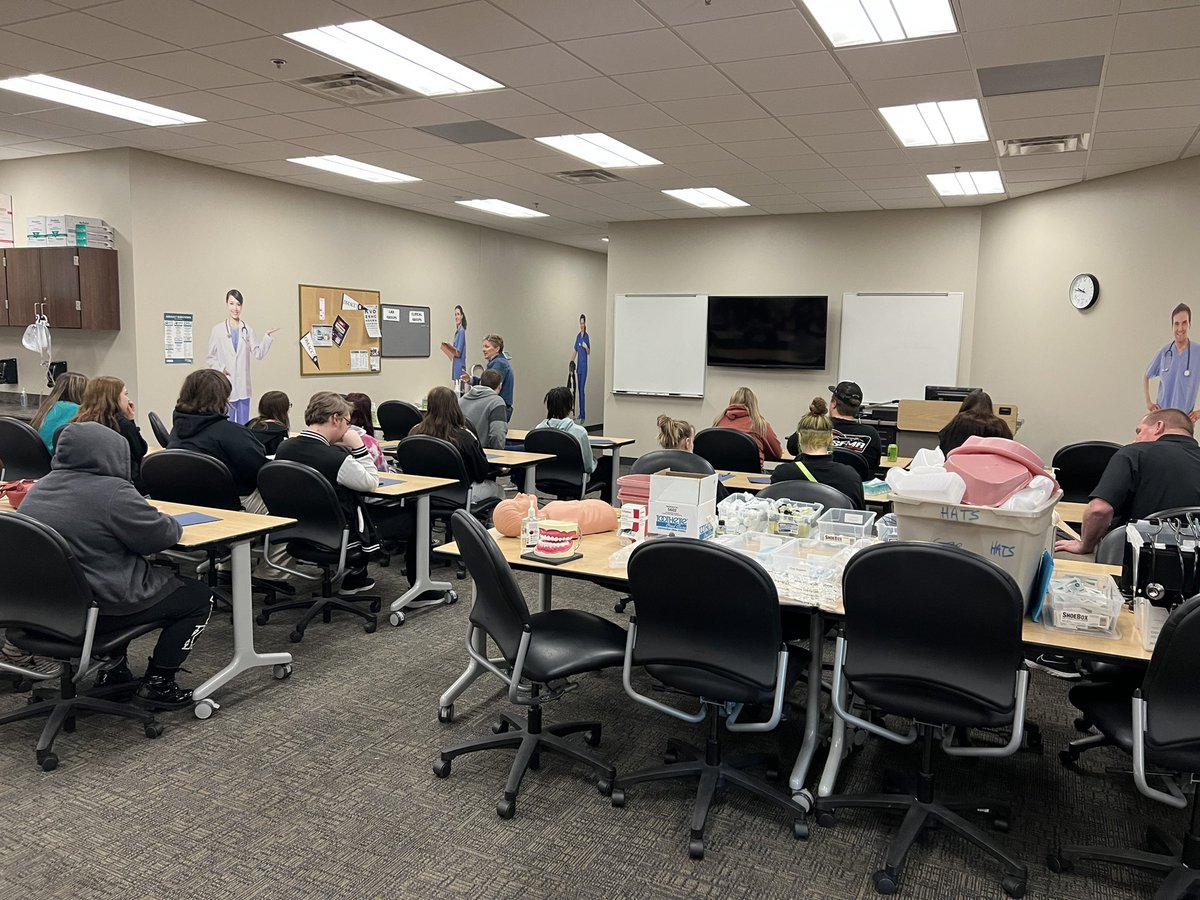 SEP_Harbor's tweet photo. Big thanks to @dmacc for talking to our students about the certificates that can be earned through the workforce training academy! So many awesome possibilities! https://t.co/24yTBZaGFj