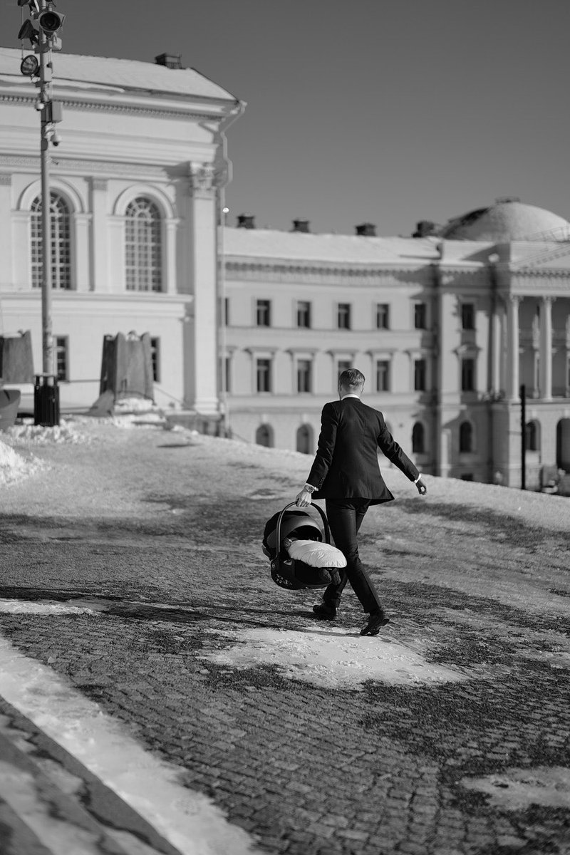 Carrying something precious…

#helsinki #blackandwhitephotography https://t.co/VHiHePsQxS